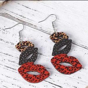 Vintage Western Style Leopard Pattern Lips Design Dangle Earrings Wooden Trendy